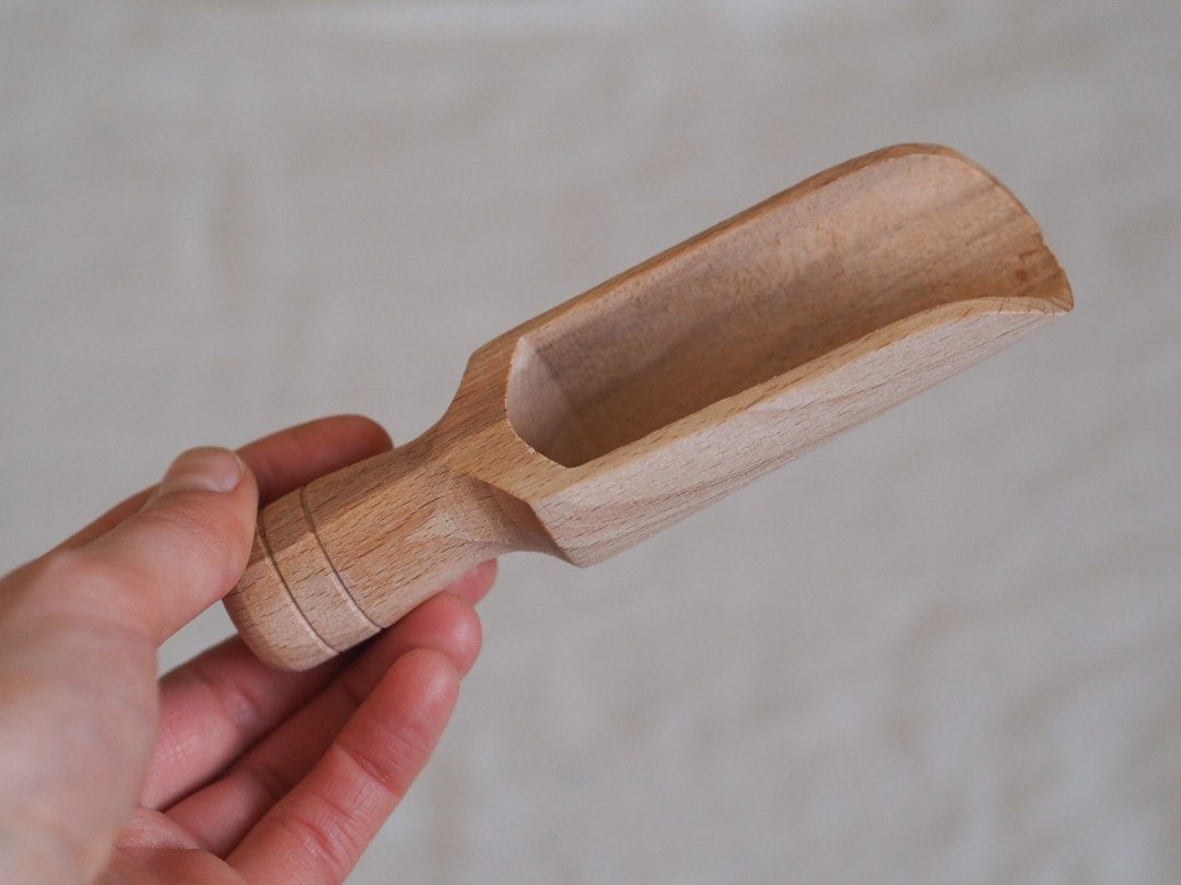 Large beechwood tea/food shovel