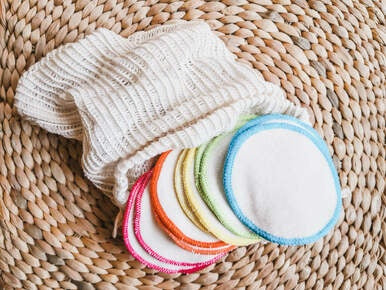 10 Organic Make Up Remover Wipes and Wash Bag