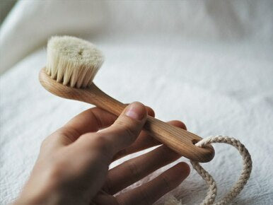 Face brush with handle and strap